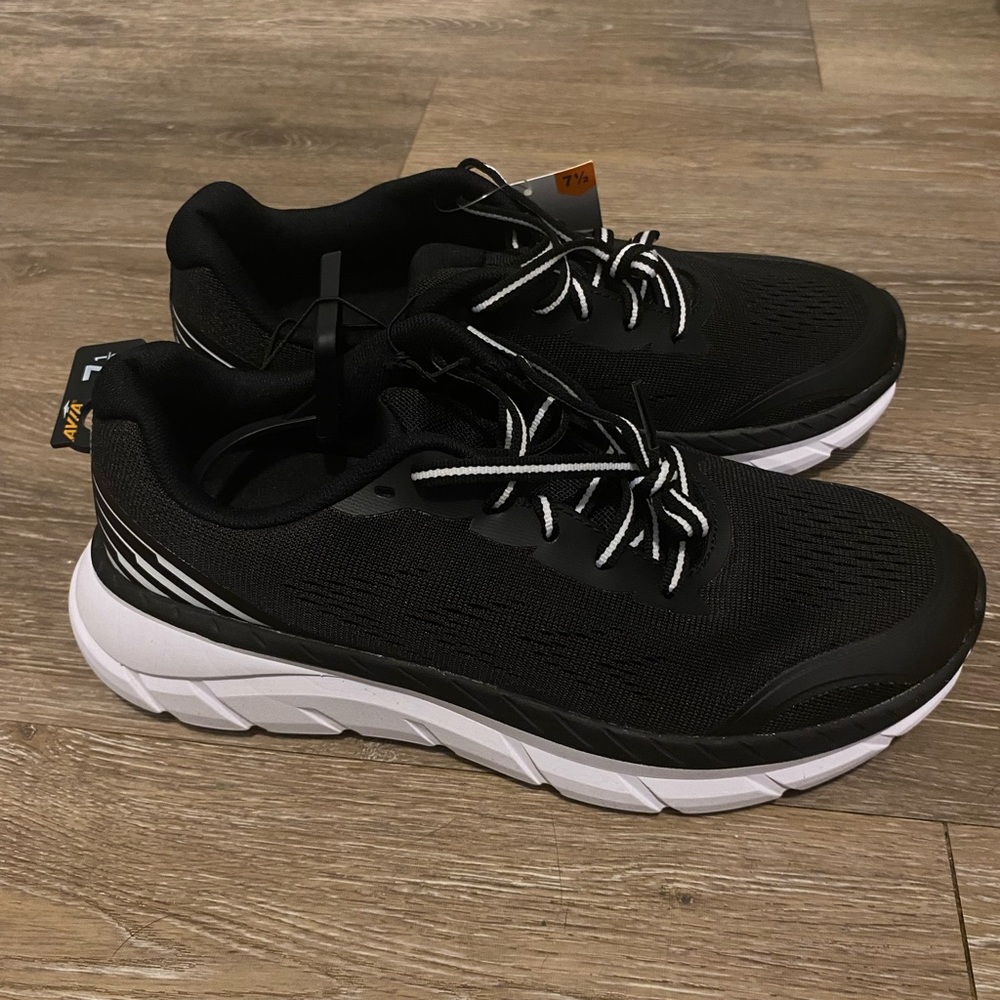 NWT Avía woman’s sneakers